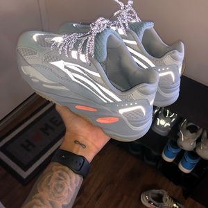 Yeezy 700 v2 Inertia